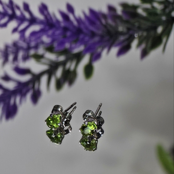 Genuine Peridot Sterling Silver Earrings. - Picture 4 of 9